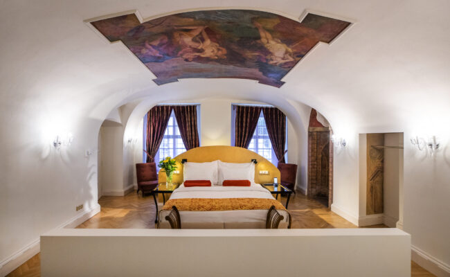 Deluxe Baroque bedroom with painting on wall